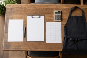 飲食店の労働条件通知書とシフト表を確認するための書類一式